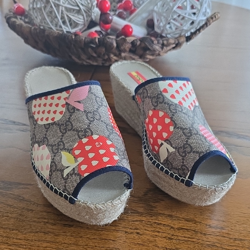 UPCYCLE   SLIDES Fit 8 1/2 To 9 .